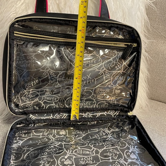 Betsey Johnson Travel Makeup Bag With Pink Bow - Picture 8 of 9